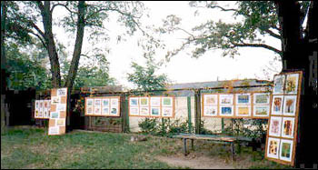 galeria na płocie.jpg (30543 bytes)